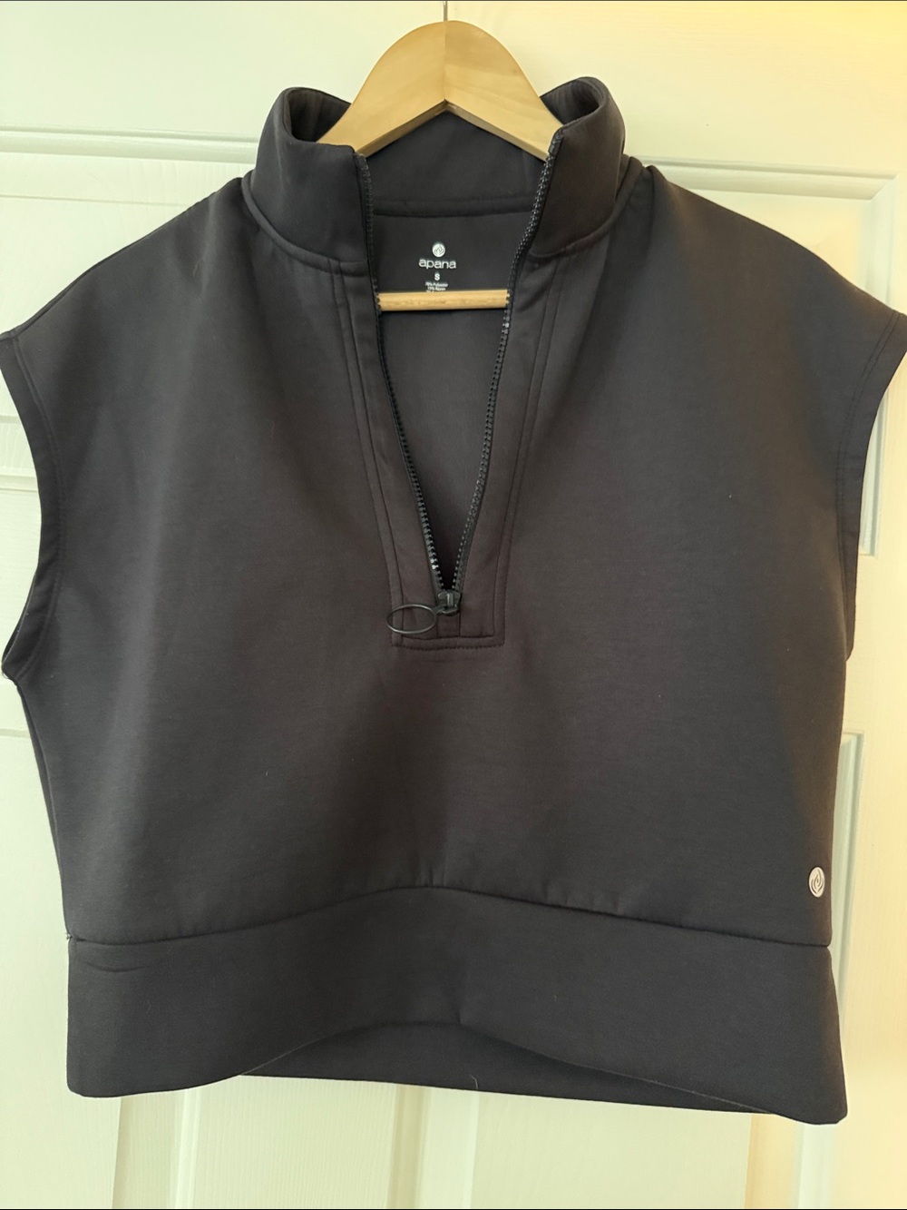 Apana Yoga Sleeveless Cropped Half-Zip Top in Black